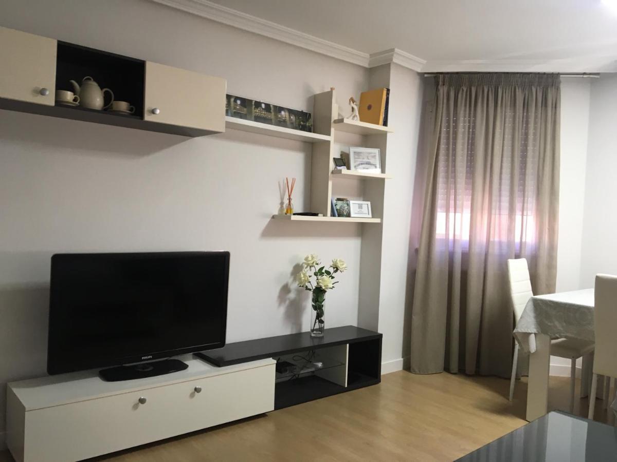 Апартаменты Vut Santa Marta Санта Марта де Тормес Экстерьер фото